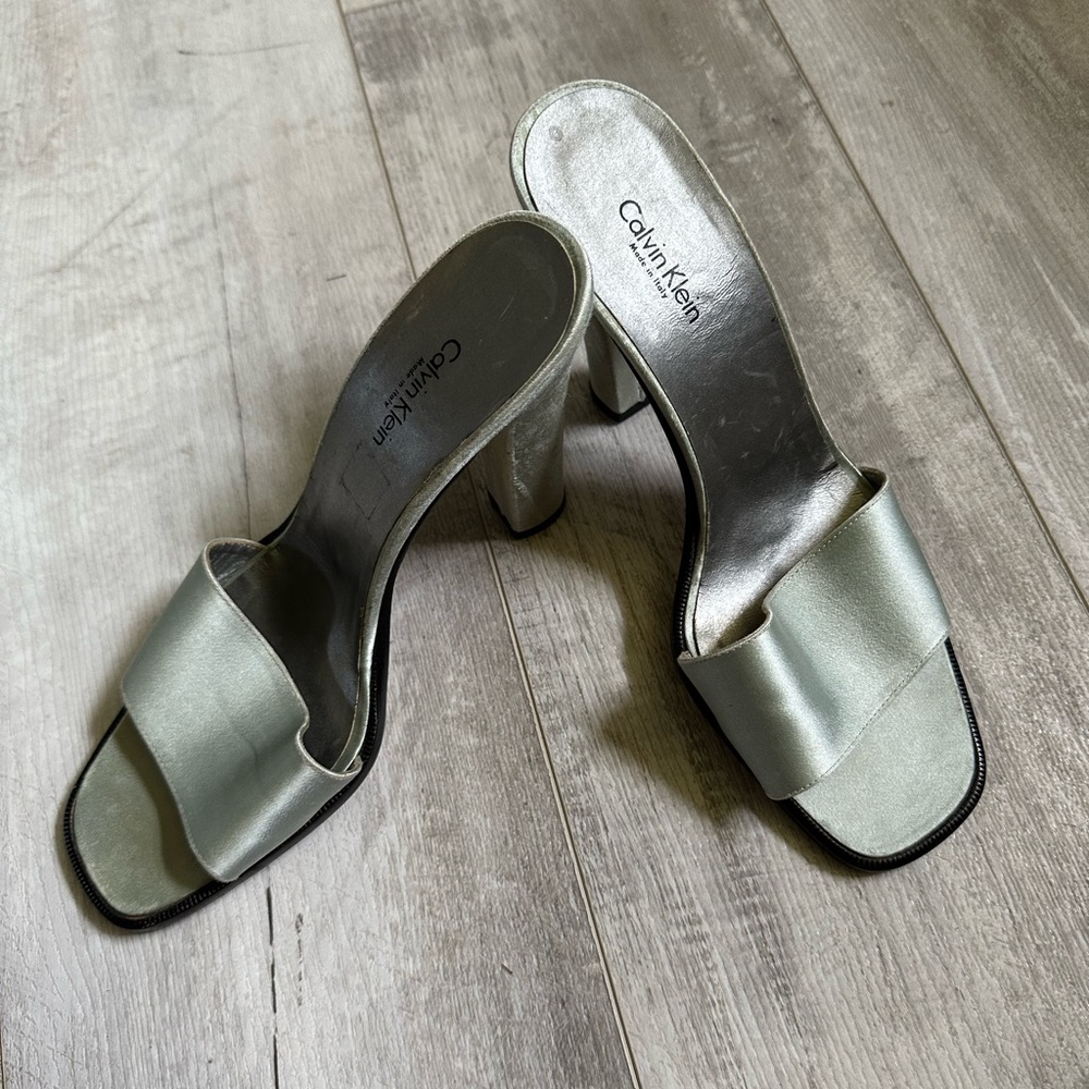 Y2K Calvin Klein Strapless Mint Heel with Black Trim